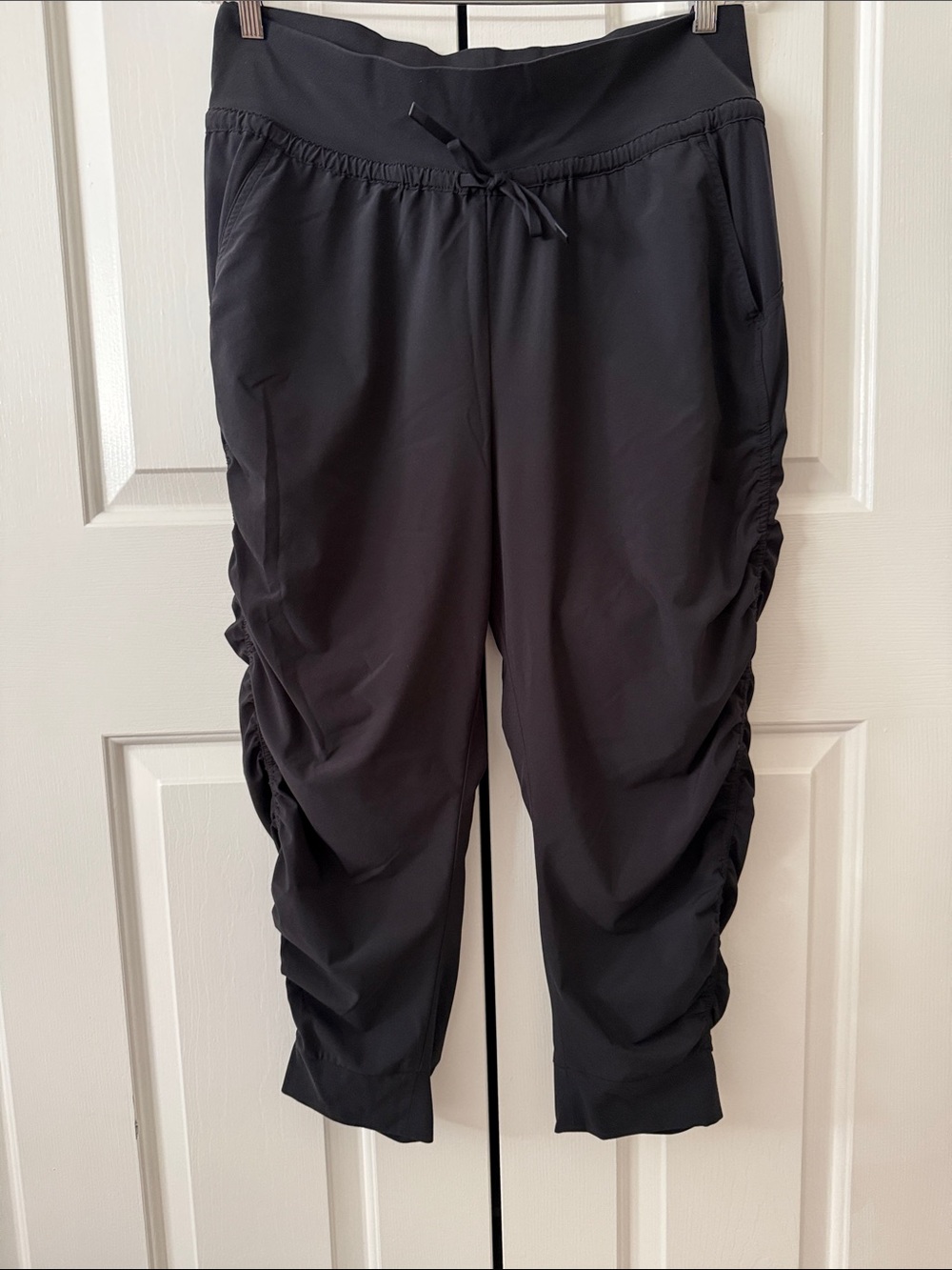 Athleta Black Ruched Capri Joggers size 12